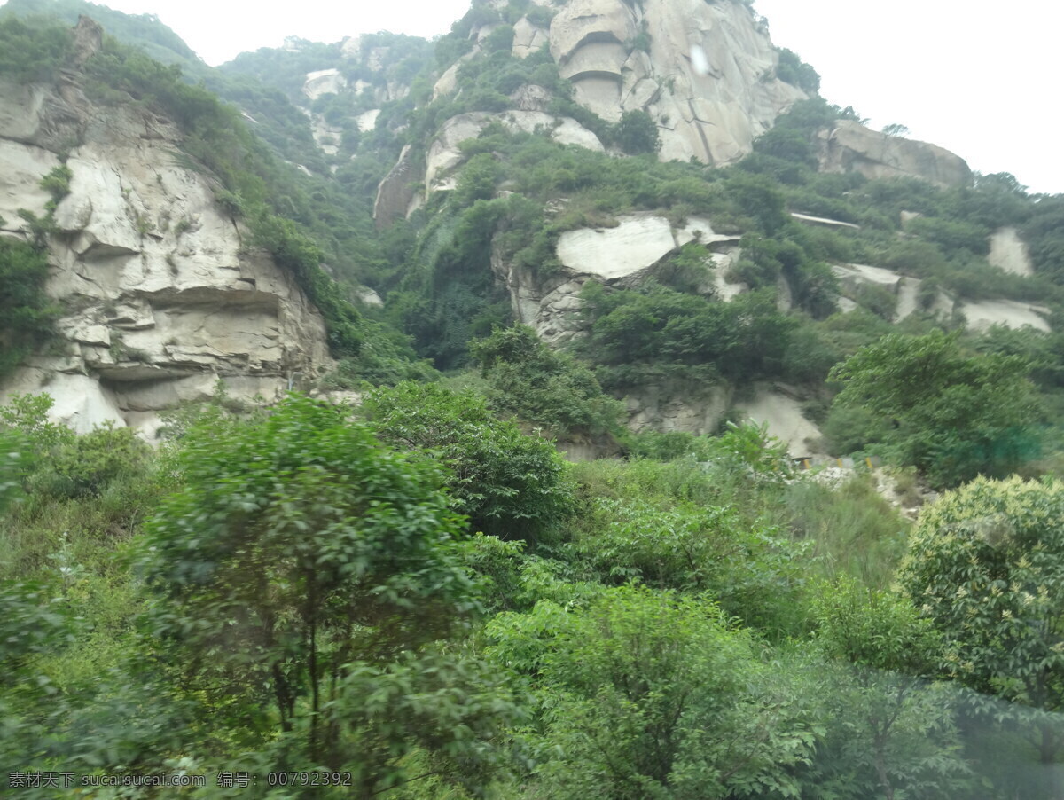 華山一角 華山 華山山景 華山美景 華山風(fēng)景 華山樹(shù)叢 樹(shù)木 大山 石山 山林 攝影圖 自然景觀 自然風(fēng)景 灰色