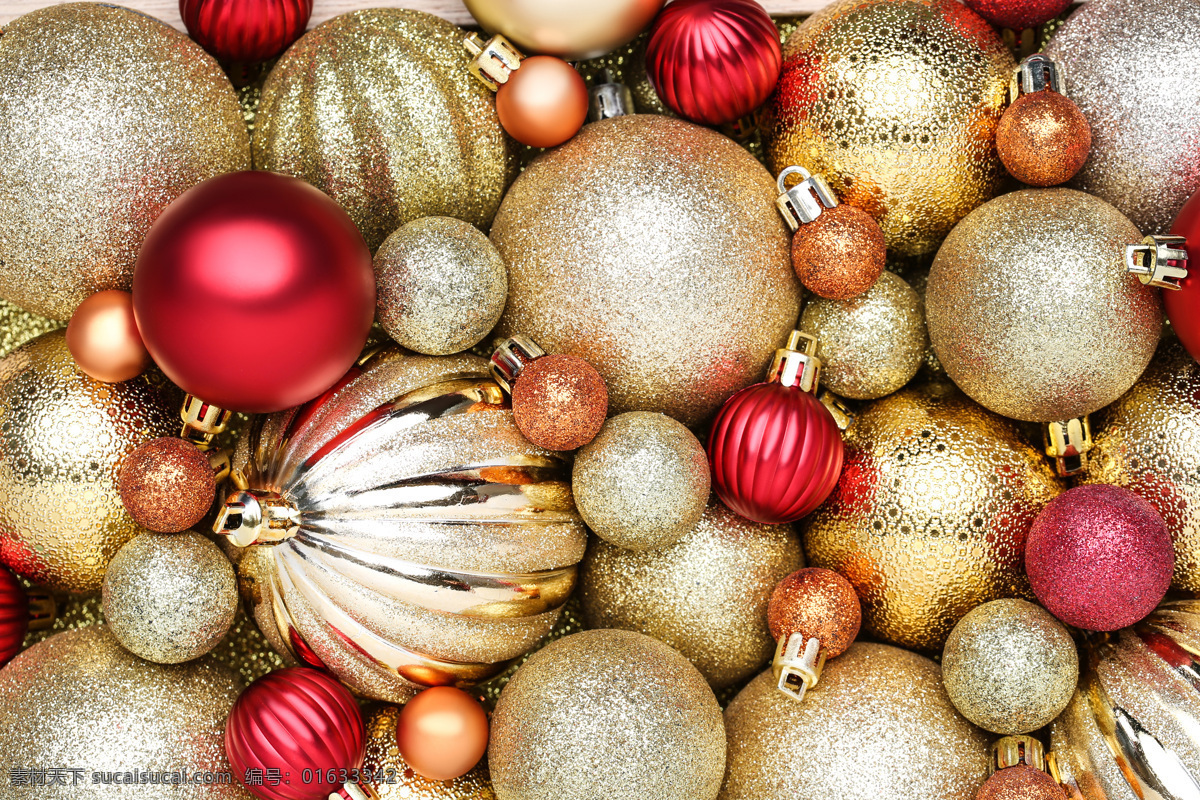 金色 红色 颜色 圣诞球 金色与红色 彩色圣诞球 圣诞节 挂球 吊球 近景 特写 高清 文化艺术 节日庆祝