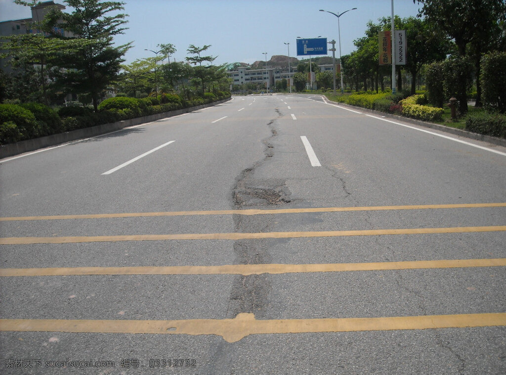 瀝青路面 施工現(xiàn)場(chǎng) 水損壞 路面損壞 現(xiàn)場(chǎng)施工 瀝青 黑色路面 高速公司 瀝青施工 完工 高速公路 機(jī)械施工 路面 工業(yè)生產(chǎn) 現(xiàn)代科技