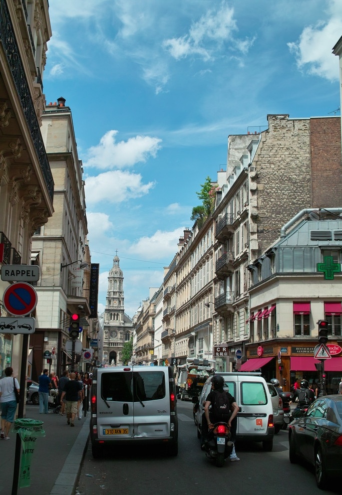 巴黎 街景 街面建築 道路 行人 小型車 摩托車 交通信號燈 指示牌 藍天 景觀 世界名城 巴黎風光 国外旅游 旅游摄影