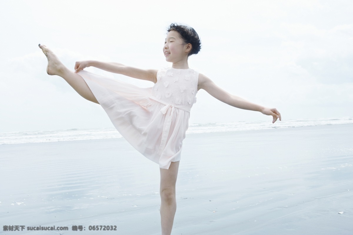 踢 腳 女孩 踢腳的女孩 小女孩 兒童 生活人物 人物攝影 人物圖片
