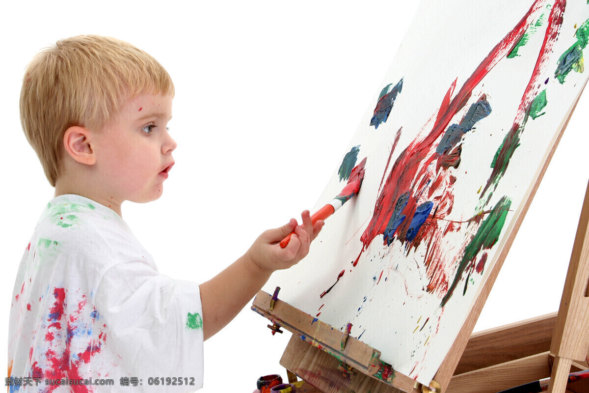 儿童画画 小男孩 颜料 画笔 画板 儿童幼儿 人物图库