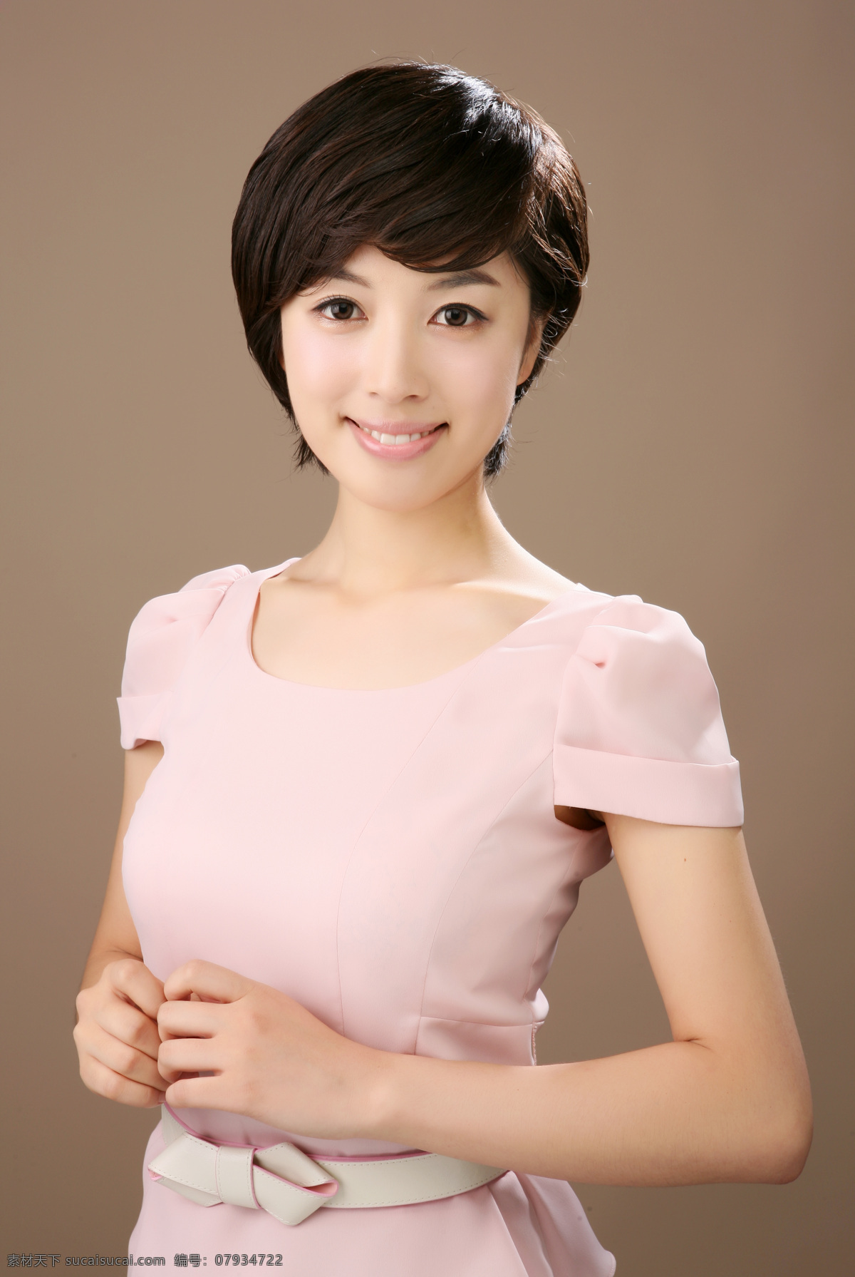 韩国少女 漂亮 清纯 微笑 粉色 连衣裙 女性女人 人物图库