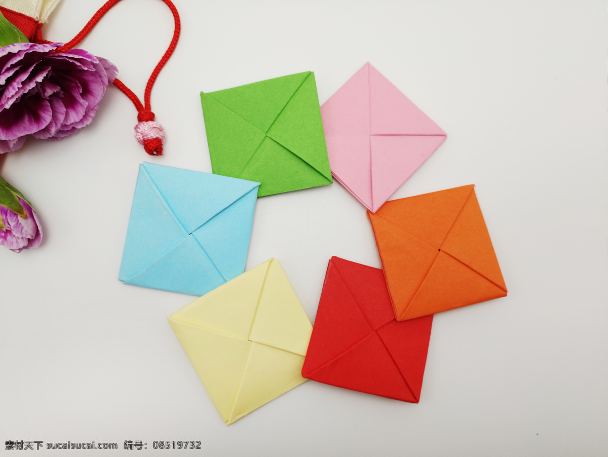 纸角 童年游戏 儿时游戏 小时候玩具 折纸艺术 折纸工艺 三角形图片 红双喜 红色折纸 三角折纸 三角折纸作品 自拍风景