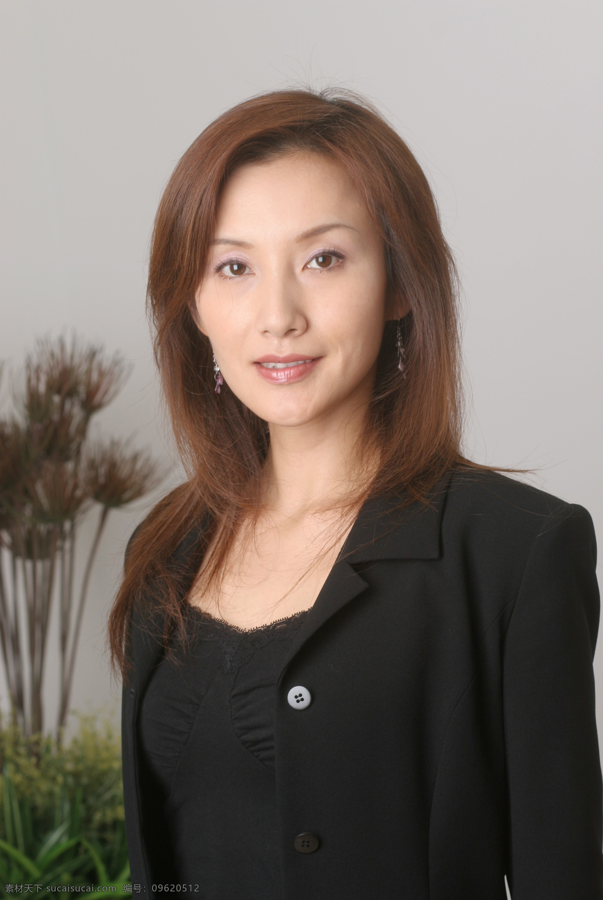 東方面孔 亞洲 黃種人 女人 女孩 美女 美人 年輕 膚色 魅力 可愛 美麗 美艷 成熟 風韻 嫵媚 性感 活力 熱辣 微笑 開放 自信 快樂 臉龐 秀發(fā) 發(fā)型 職業(yè) 女裝 黑衣 白領 女性女人 人物圖庫