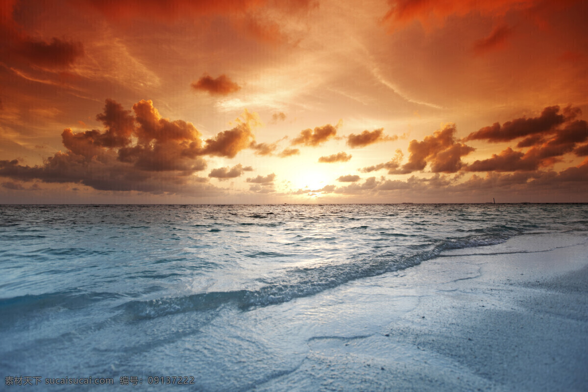 黃昏圖片 黃昏 晚霞 霞光 云朵 烏云 傍晚 天空 金色 夏天 光輝 夕陽 自然景觀 自然風(fēng)景