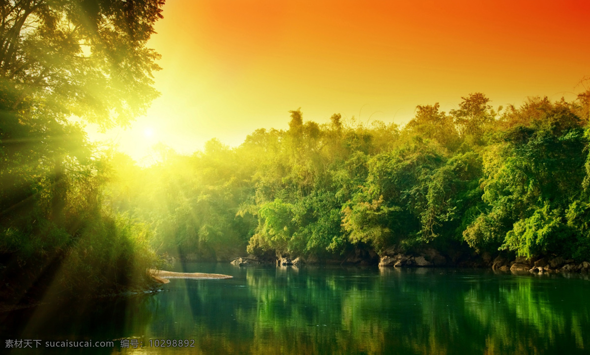 阳光 下 湖泊 树林 阳光下 湖泊和树林 太阳 日出 光芒四射 湖水 倒影 树木 自然景观 自然风景 高清 旅游摄影