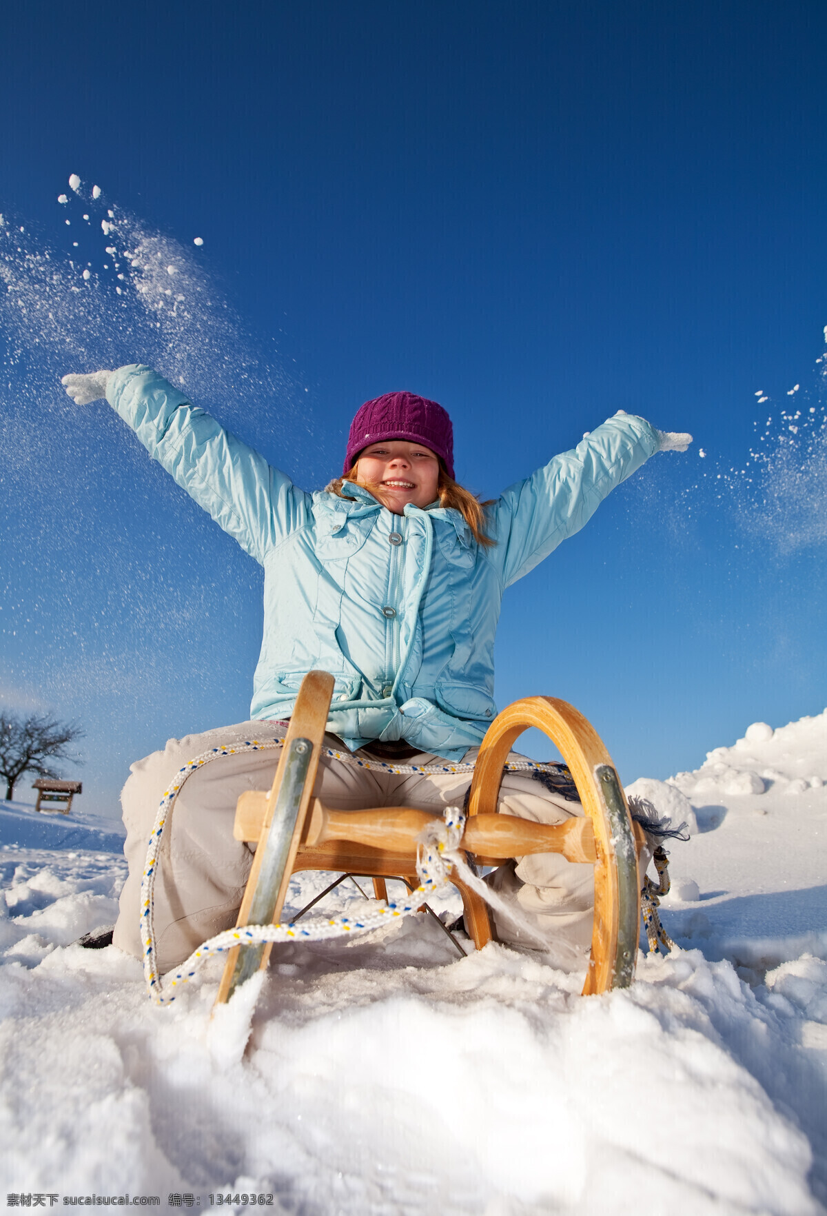 滑雪 儿童摄影 儿童 女孩 雪橇 雪地 雪山 体育 运动 人物 人物摄影 国外人物 生活人物 滑雪图片 生活百科