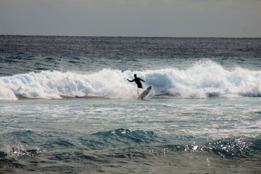 沖浪 海浪 戶(hù)外活動(dòng) 水上運(yùn)動(dòng) 沖浪板 運(yùn)動(dòng)人像 海面 極限運(yùn)動(dòng) 海灘生活 水上娛樂(lè) 波浪翻滾 自然景觀(guān) 冒險(xiǎn)運(yùn)動(dòng)