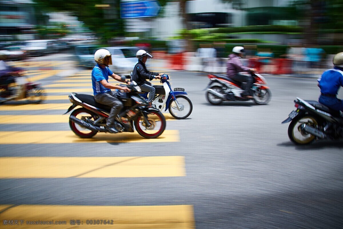 摩托车 轻便摩托车 街道 路口 交通 交叉口 人行道 台湾城市 城市 城市交通 现代科技 交通工具