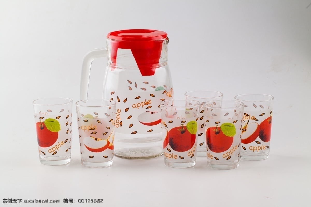 玻璃壶 水杯 水壶 苹果 红色 套装 美丽 漂亮 花纹 透明 玻璃 配图 果汁 干净 拍图 装饰 背景 灰色