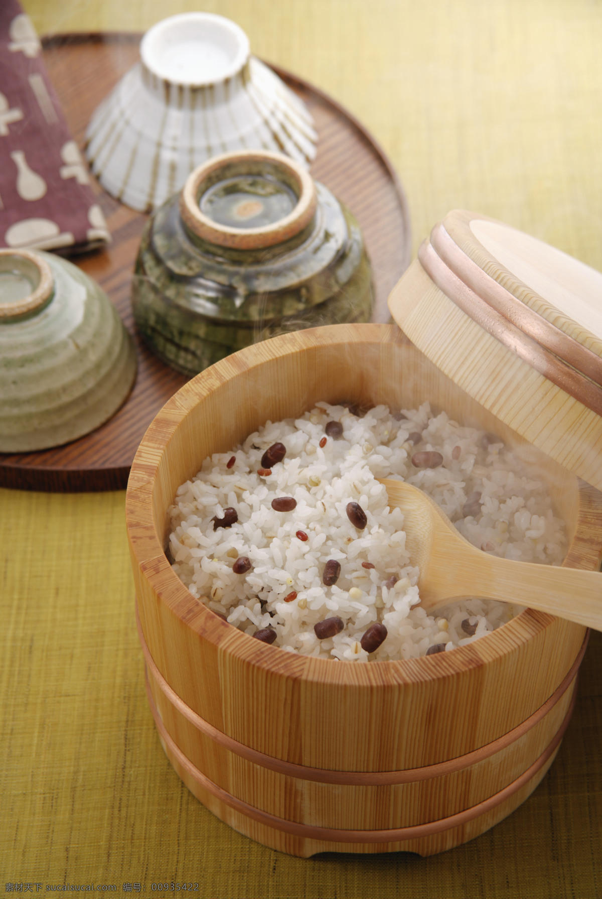 米饭 餐饮美食 传统美食 健康食品 粮食 米 勺子 食物 碗 米桶 矢量图 日常生活