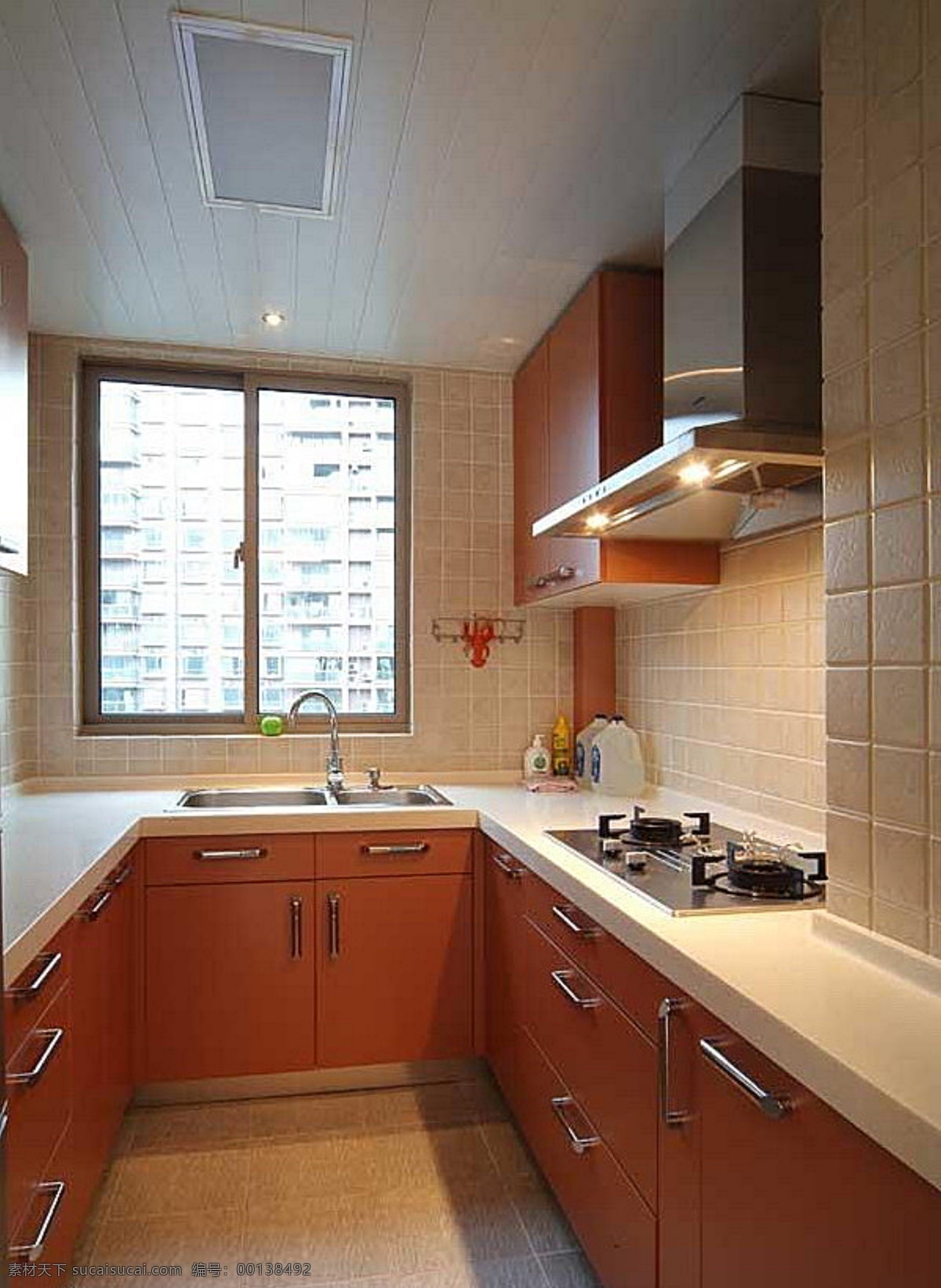 现代化 厨房 橘色面板 米色墙砖 吊柜组合 家居装饰素材 室内设计