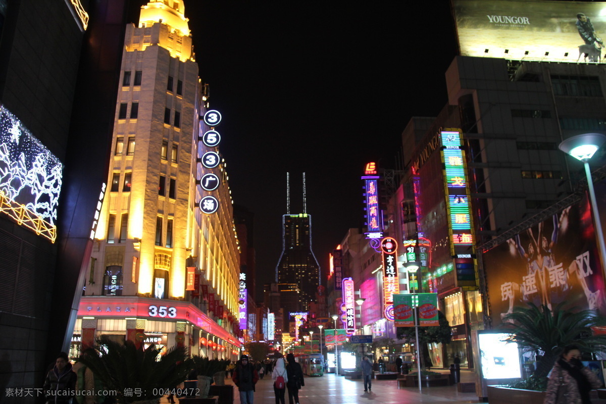 广告牌 建筑摄影 建筑夜景 建筑园林 路灯 马路 霓虹灯 人群 南京路 夜景 南京路夜景 行人 装饰素材 灯饰素材