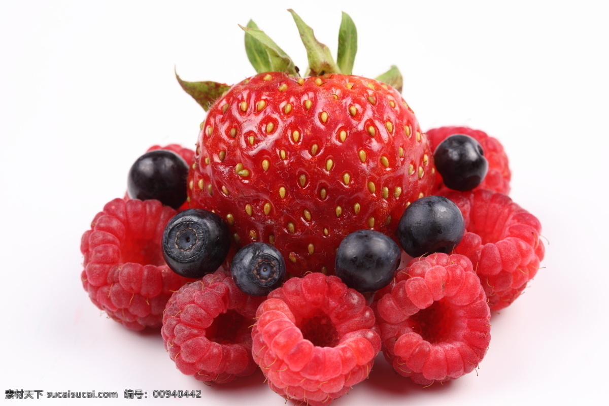 草莓 蓝莓 绿叶 生物世界 蔬菜 蔬菜水果 水果 草莓山梅浆果 山莓 野果 浆果 草莓特写 水果主题 新鲜草莓 水果高清图片 好看的水果 风景 生活 旅游餐饮