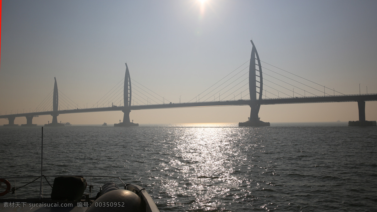 粤港澳大桥 天空 海面 海水 桥塔 阳光 旅游摄影 国内旅游