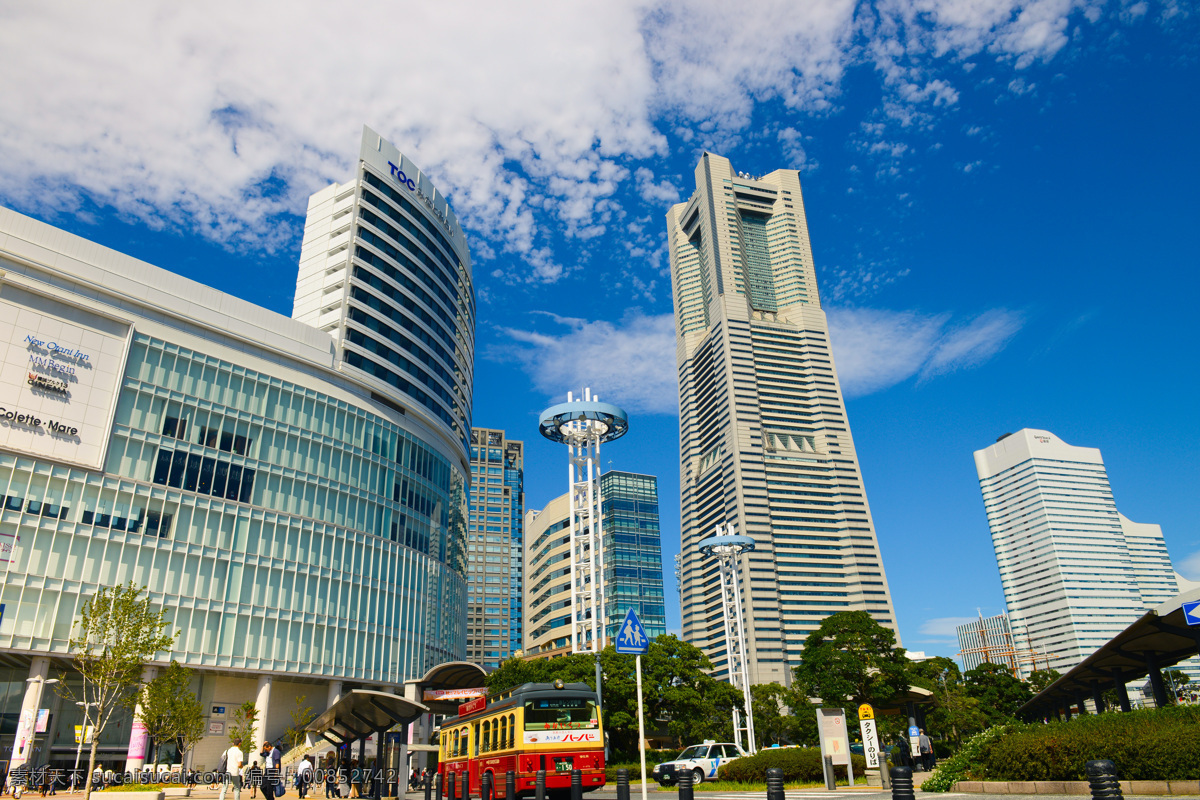 日本横滨 日本 横滨 建筑 高楼大厦 树木 蓝天 白云 公交车 日本自由行 旅游摄影 国外旅游