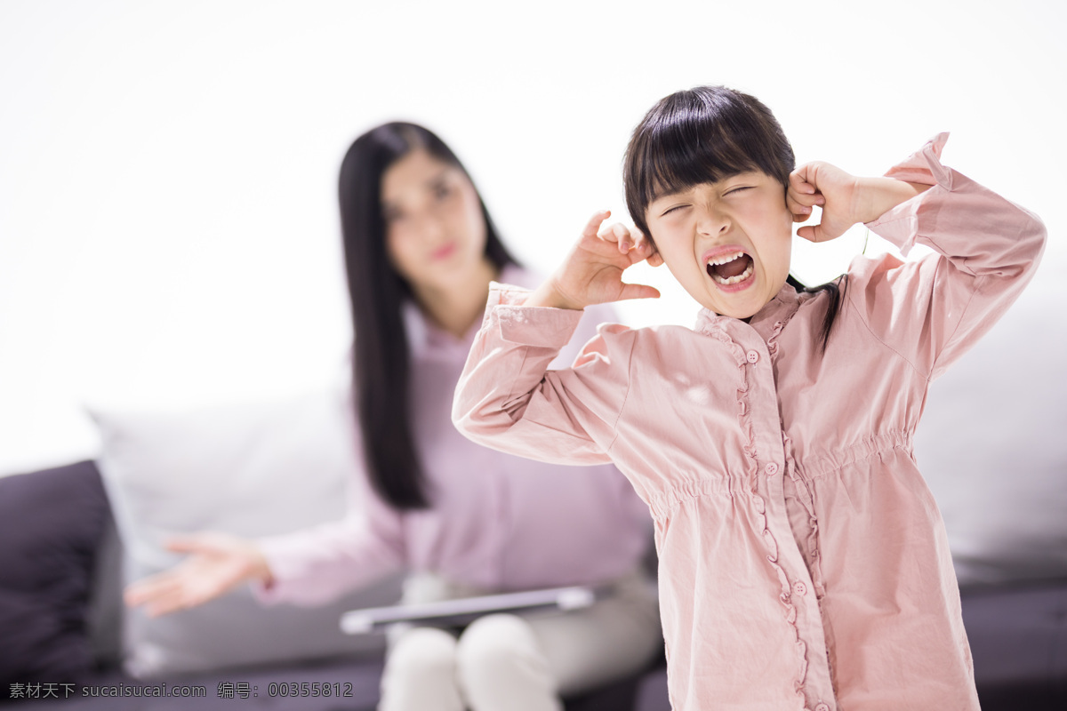 家长 责备 孩子 父母责备孩子 妈妈责骂女儿 家长和孩子 妈妈和女儿 家人情绪图片 摄影图片 人物图库 儿童幼儿