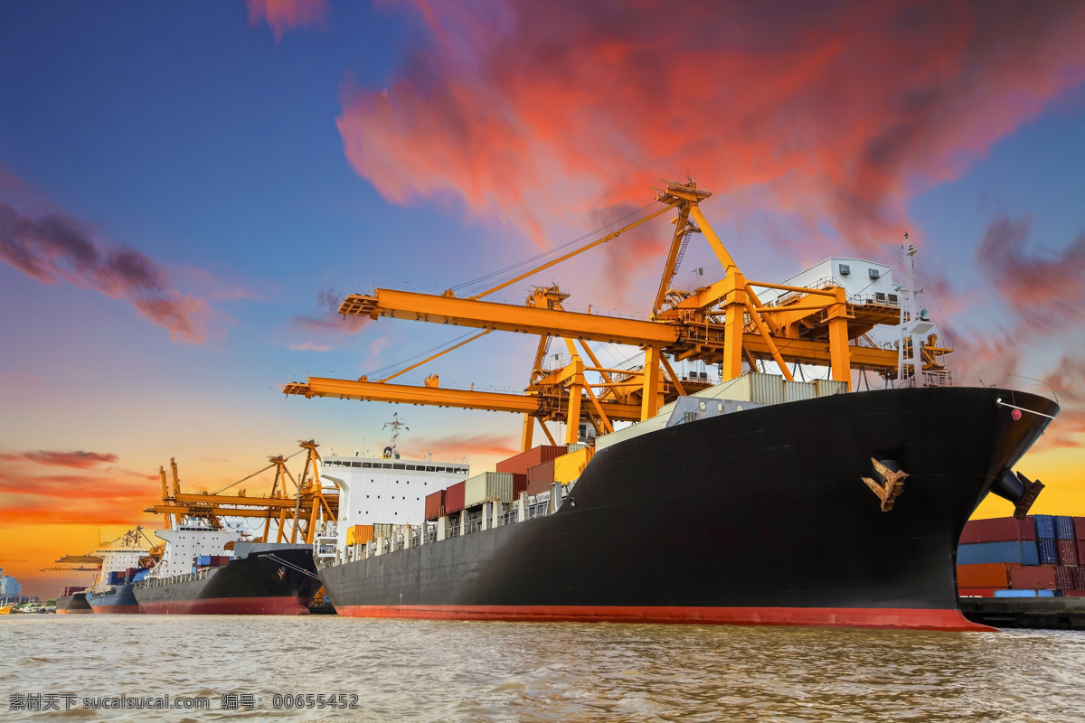 货轮 装货 海面 沿海 红色货轮 大海 集装箱 海洋 远航 豪华 轮船 船舶 游轮 船只 航行 航海 海景 生活交通 现代科技 交通工具