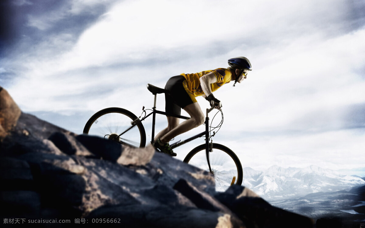 骑单车 户外运动 男运动员 帅哥 自行车 运动 山地车 单车 骑车 骑自行车 创意海报 野外运动 单车运动 旅游 男性男人 人物图库