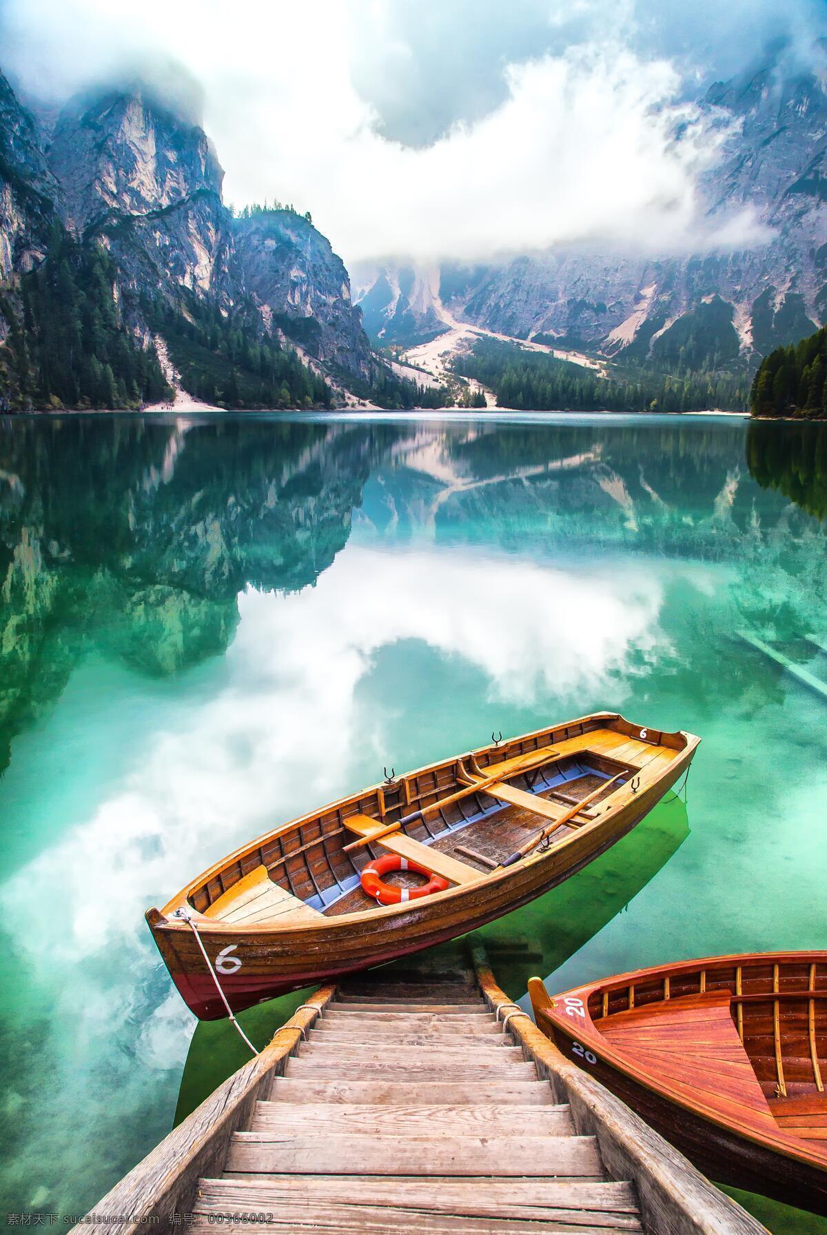 湖面小船 早晨 晨光 晨曦 太阳 湖面 湖 船 小船 自然景观