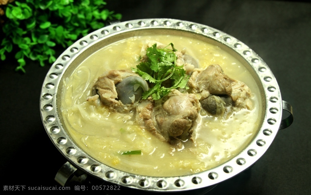 东北酸菜肉骨 美食 东北 酸菜 肉骨 筒骨 锅仔 餐饮美食 传统美食