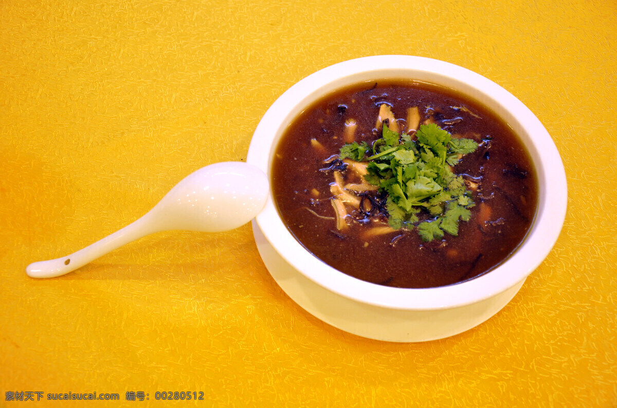 茶树菇排骨汤 茶树菇汤 蘑菇汤 排骨蘑菇汤 炖汤 茶树菇骨头汤 餐饮美食 传统美食