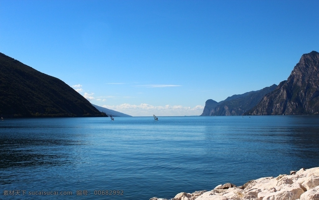 加尔达 风帆 意大利 riva 假期 torbole 全景 山 天空 蓝色海水 蔚蓝色的海水 旅游摄影 国外旅游