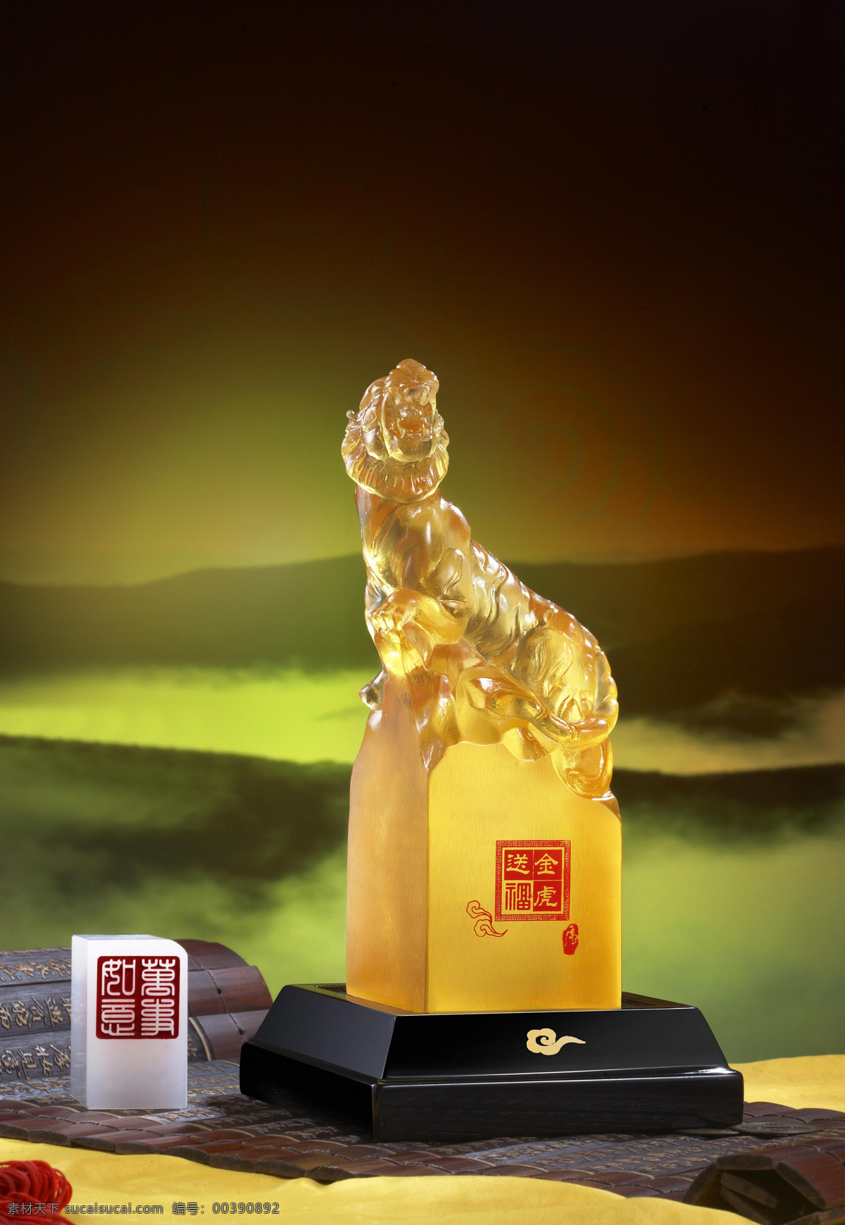 高档琉璃工艺 大金虎送福 琉璃产品 工艺品 高档工艺品 玻璃工艺 传统文化 文化艺术 十二生肖 虎 吉祥物 高档礼品 风水摆设