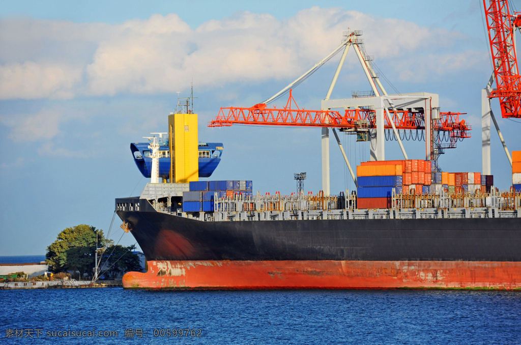海港油轮 港口 码头 海港 码头吊机 起重机 集装箱 海运 物流 卸货 运输 轮船 邮轮 油轮 工业生产 现代科技