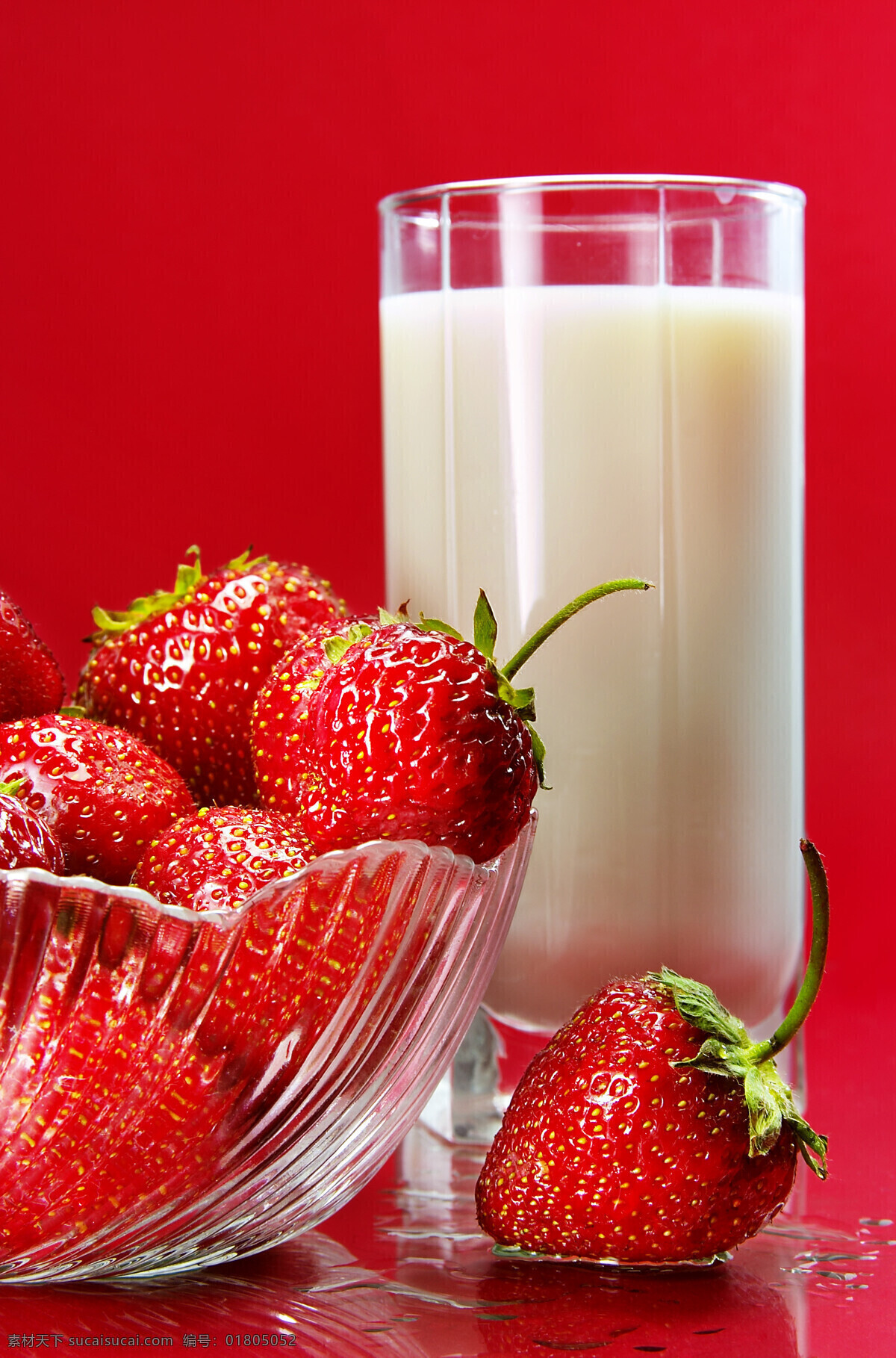 草莓 牛奶 健康 生物世界 水果 营养 草莓和牛奶 草莓主题 psd源文件 餐饮素材