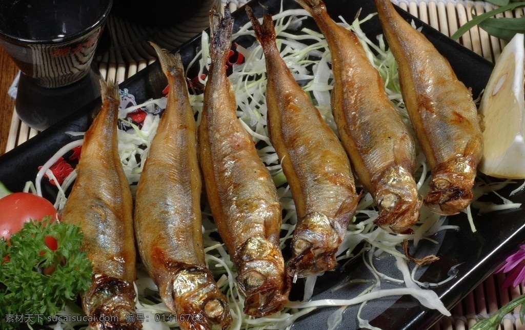 炸鱼 咸鱼 海鲜 海味 小黄花鱼 美食 美味 中餐 传统美食 餐饮美食