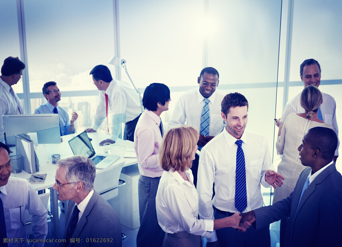 一个 工作室 里 工作人员 白领人士 商业人物 团队 商务团队 职场人士 职业人物 商务人士 人物图片
