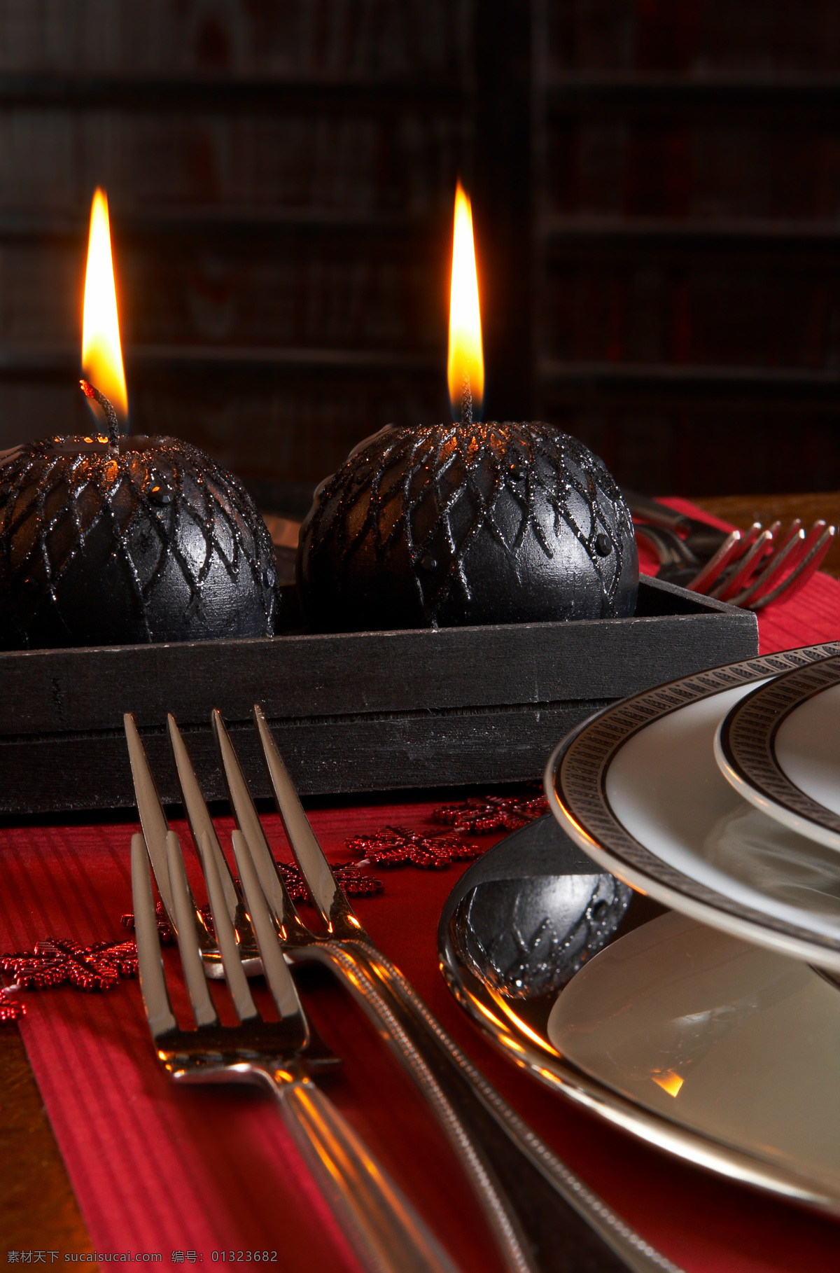 蜡烛与叉子 蜡烛 叉子 西餐餐具 盘子 餐具 餐桌布置 其他类别 生活百科 黑色
