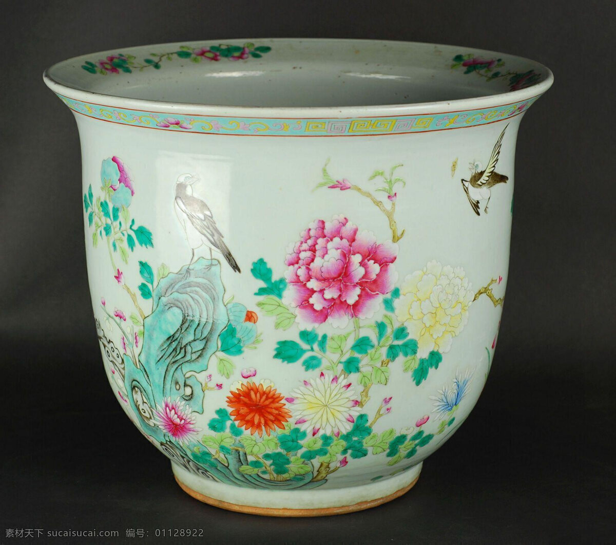 陶瓷 瓷器 粉彩 官窑 清代 花鸟 大 花盆 花卉 古玩 古董 艺术品 陶瓷精品 收藏 欣赏 古典 文化 艺术 把玩 传统文化 文化艺术