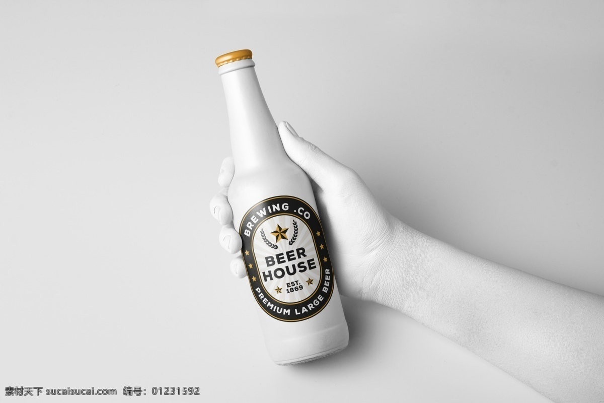 手 握 酒瓶 实物 图 白色 容器 手臂 瓶子 设计元素 白色瓶子 液体容器 实物图 产品实物 元素设计 psd实物图 实物图下载 设计素材 精美瓶子