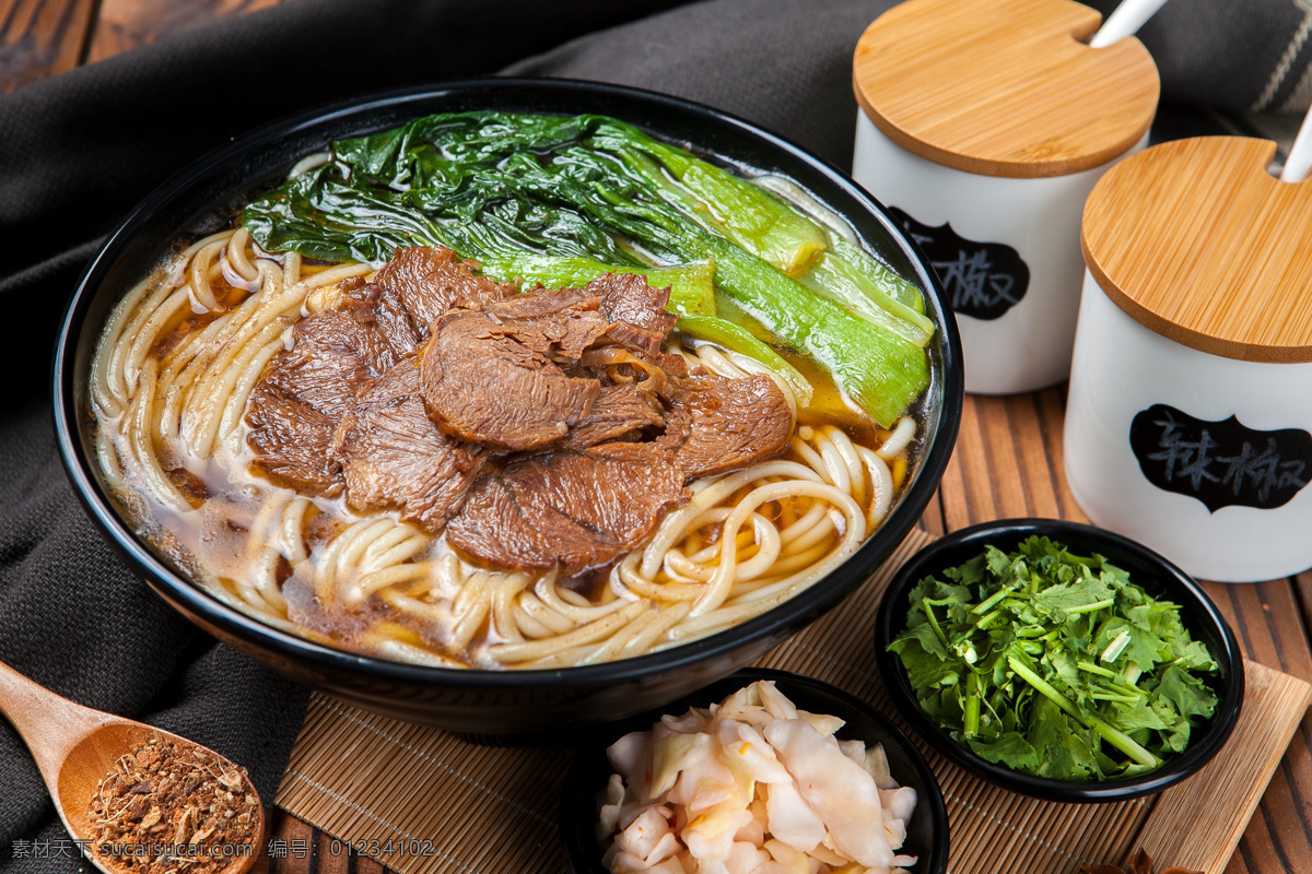 牛肉米粉 牛肉 卤 米粉 青菜 香菜 中餐美食 餐饮美食 传统美食