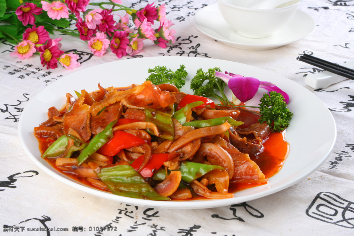 干鱿鱼烧肉煲 五花肉 干鱿鱼 卤制 干烧 香辣 中式菜系 传统美食 美食 农家菜 炒鱿鱼 烧肉煲 餐饮美食