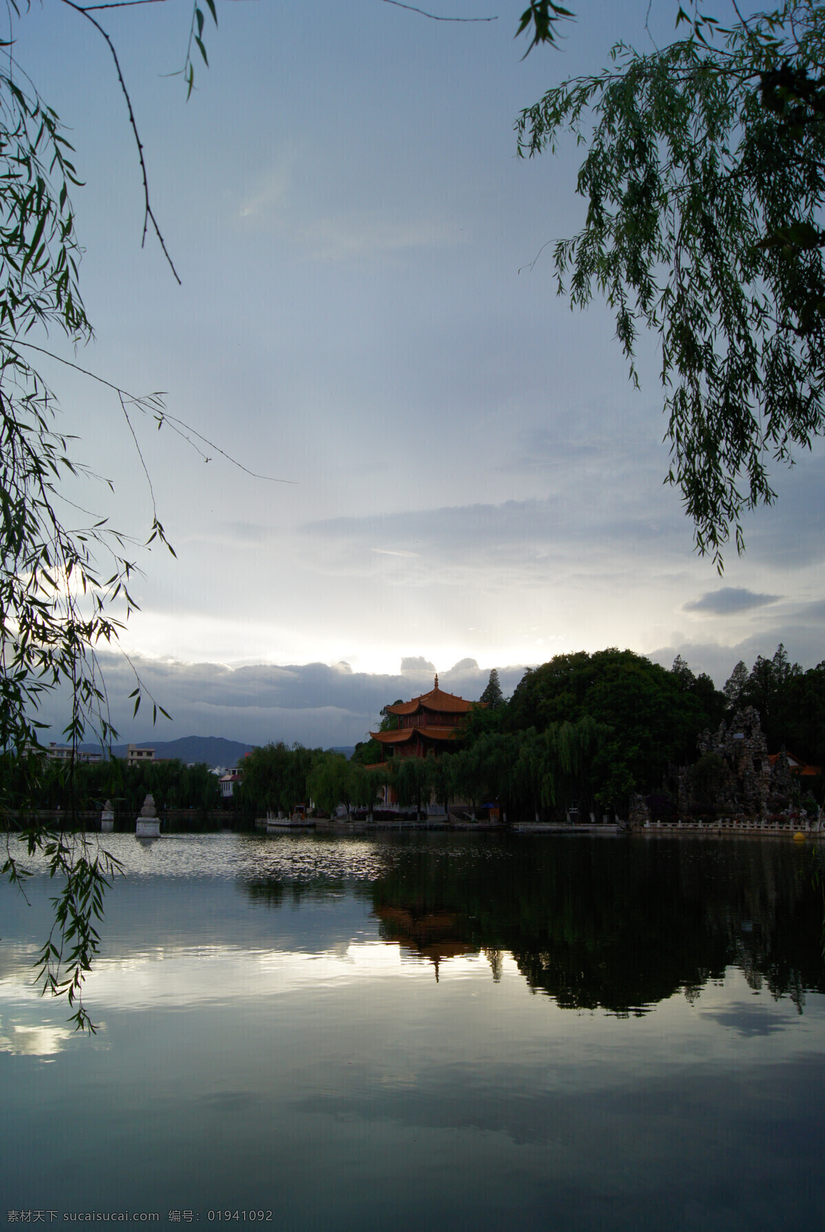 烟雨大观楼 云南 昆明 大观楼 傍晚 雨后 山水风景 自然景观