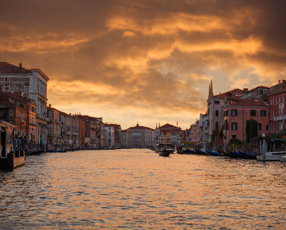 平静 美丽 威尼斯 夜景 平静美丽 威尼斯夜景 河流 欧式建筑 云朵 美景 城市风光 环境家居