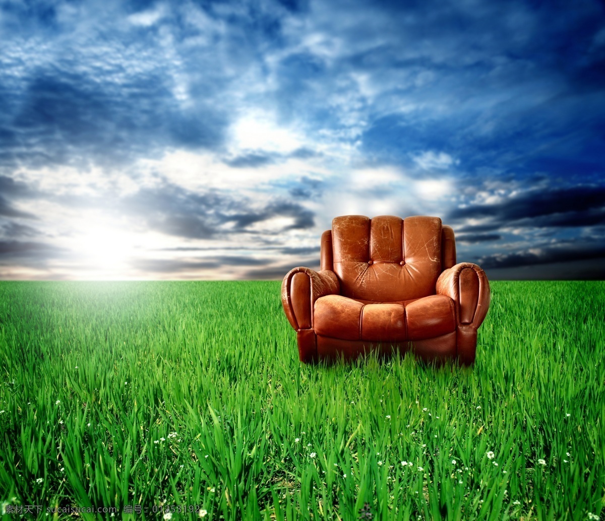 草地 上 欧式 椅子 欧式椅子 高清图片 jpg图库 摄影图片 沙发椅 草地上的椅子 天空 家具电器 生活百科 绿色