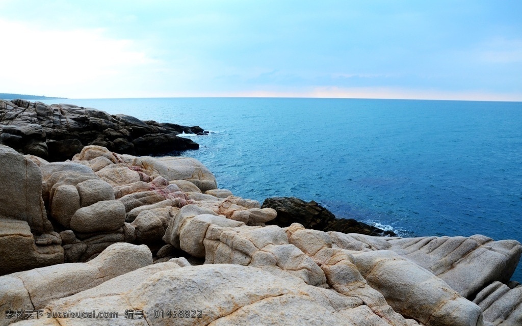 昌江棋子湾 中国 旅游风光 实景拍摄 滨海 海边岩石 蓝天白云 海景 旅游摄影 国内旅游
