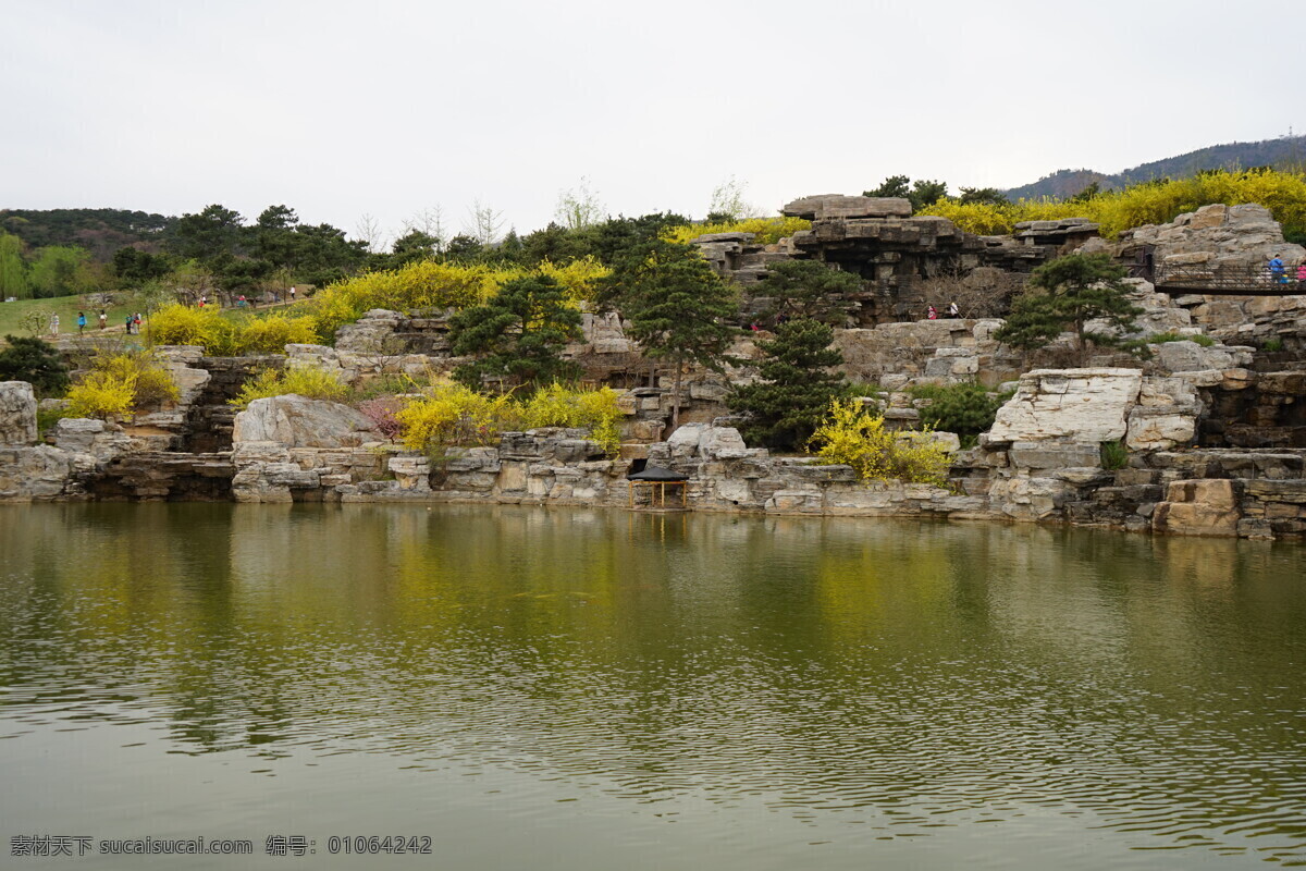 绿水假山 湖水 平静的湖水 绿水 波光粼粼 绿树红花 北京西山 风景 旅游摄影 国内旅游