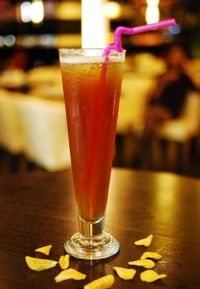 冰镇 果汁 汽水 玻璃杯 吸管 果汁原色 加碎冰 冒气泡 现制饮料 中外饮料酒水 饮料酒水 餐饮美食