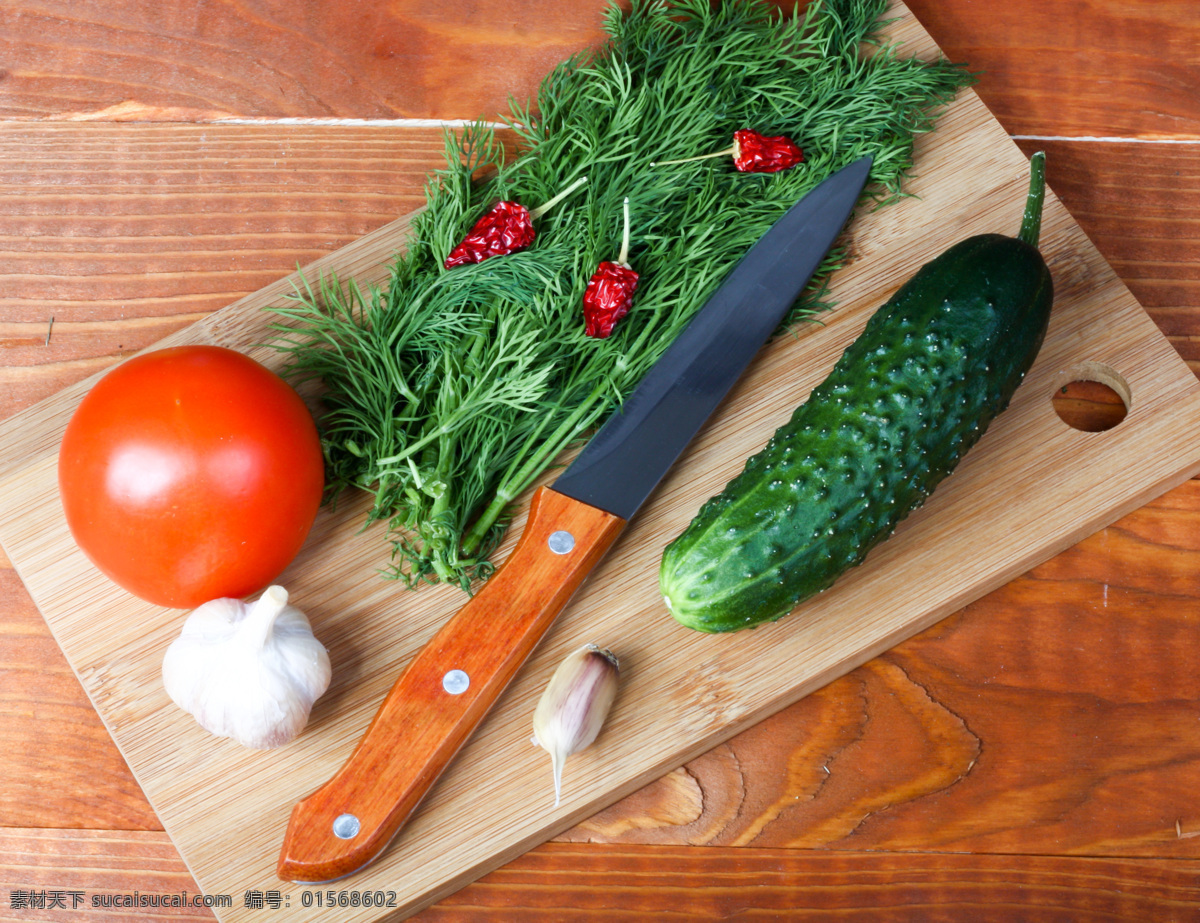 蔬菜与菜板 新鲜蔬菜 番茄 西红柿 黄瓜 菜刀 蔬菜摄影 水果蔬菜 餐饮美食 红色