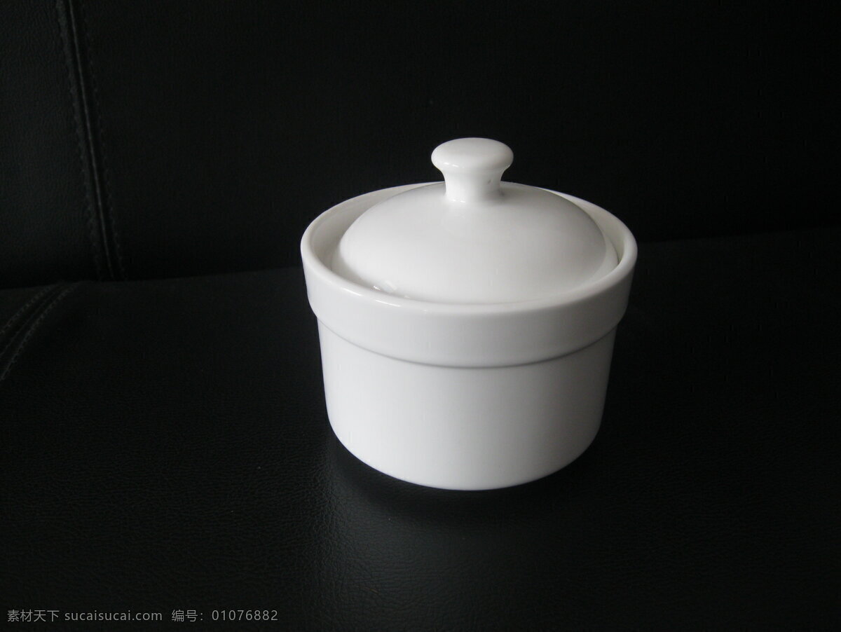 白瓷 炖盅 带盖 圆形 炖煮器具 瓷质细腻 瓷质制品 餐具类 厨房用品之一 厨房用品 厨具餐具 餐具厨具 餐饮美食