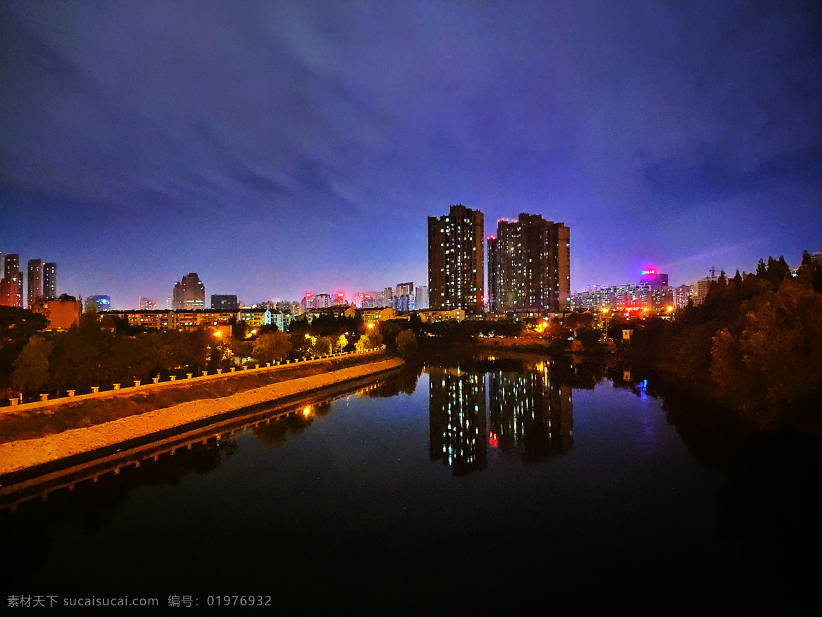 城市夜空 城市 夜空 夜市 天空 深色 紫色 城市的夜空 繁华的夜空 繁华地段 夜晚的天空 灯光的夜晚 灯光 河流 小河边的夜空 繁华的小河 风景摄影 旅游摄影 自然风景