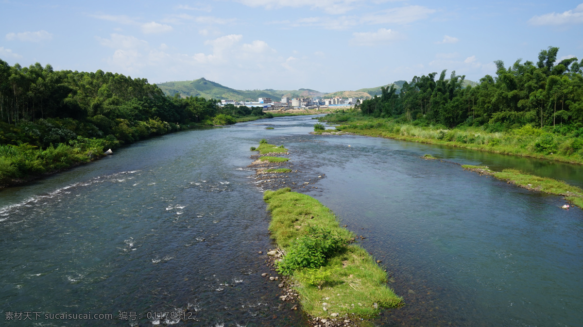 河流风光五 河流 草 鹅卵石 河滩 竹子 桉树 房子 天空 水花 山林 沙洲 自然景观 自然风景