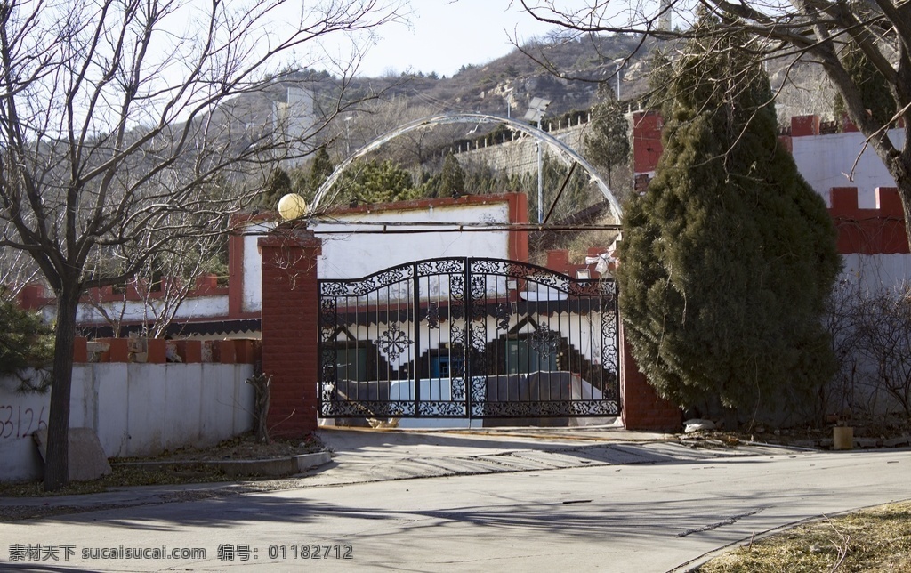 铁艺大门 植物 树木 狮脑山 大山 草地 大门 建筑 文化艺术 传统文化