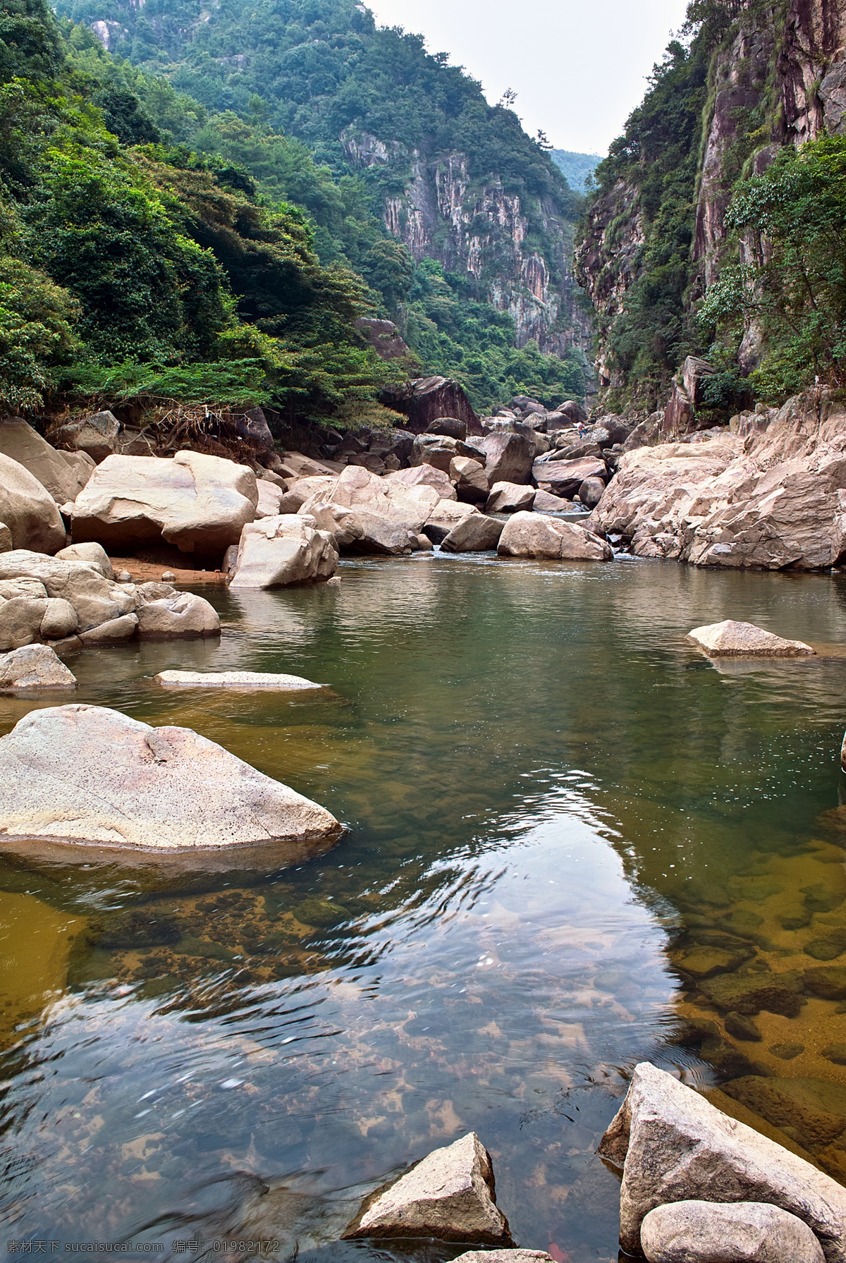 溪流 峡谷 流水 水 湖 湖面 水波 水纹 石 石头 倒影 清澈 卵石 水中的卵石 树叶 绿叶 树 山 九鲤湖 莆田 风景 自然风景 山水风景 风景名胜 自然风光 风景区 自然景观